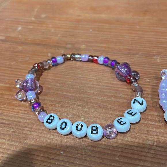 A set of stretch bracelets - Picture 2 of 3